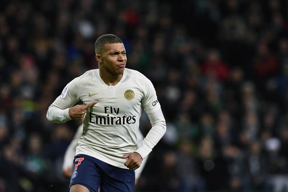 恒生科指跌1.9% 中国中冶跌超21%